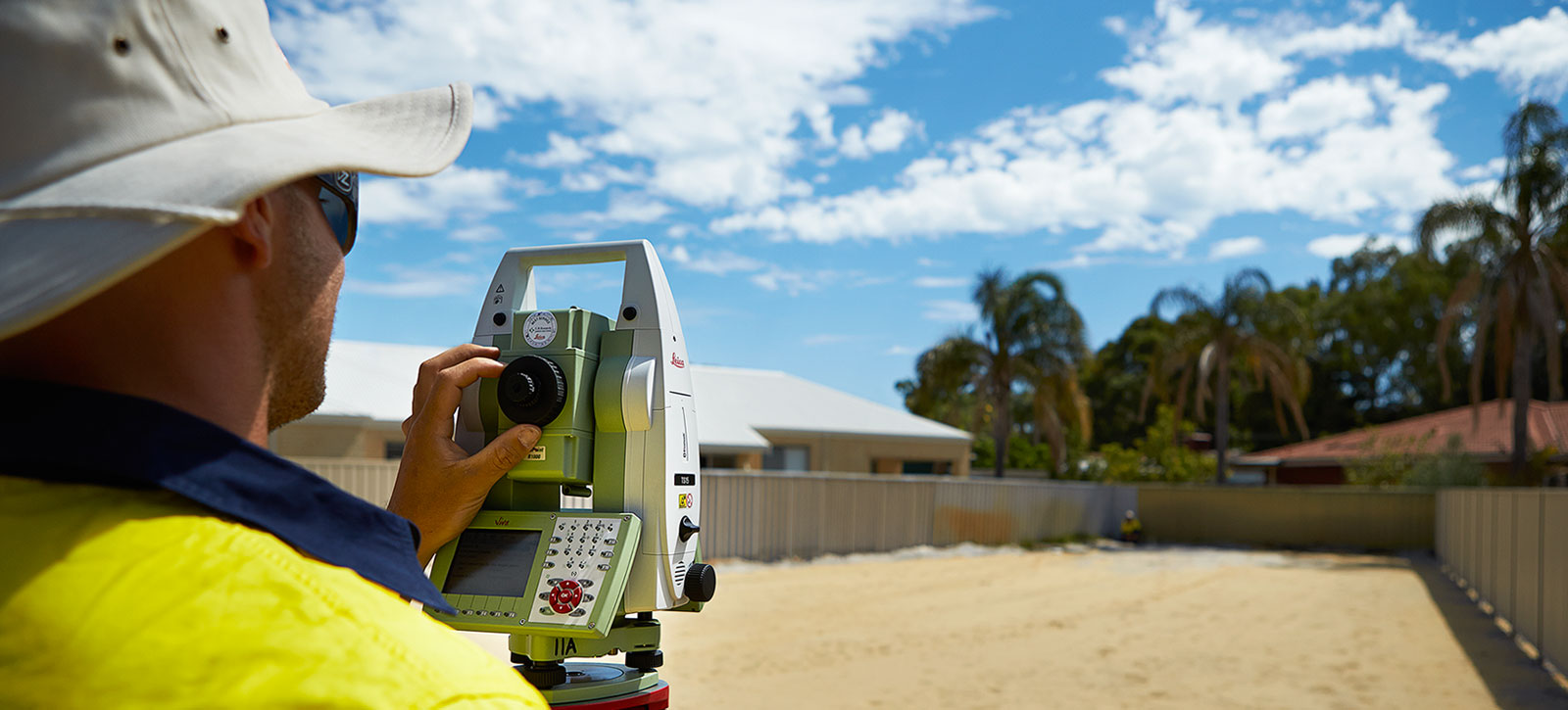 Links Surveying team member operating surveying equipment on a residential subdivision in Perth